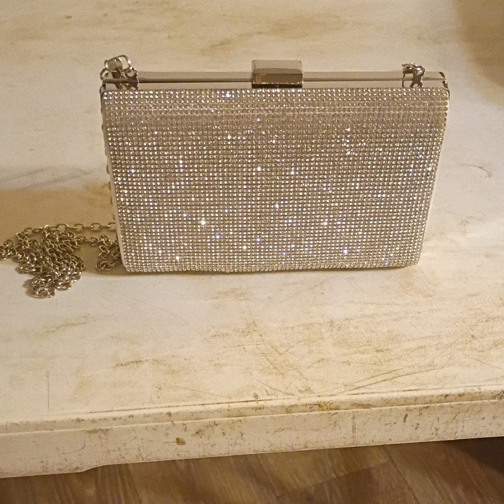 Glamorous Silver Rhinestone Clutch with Chain